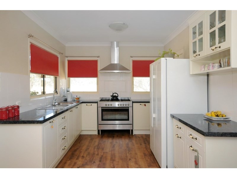 15 Racecourse Road, Oakey QLD 4401