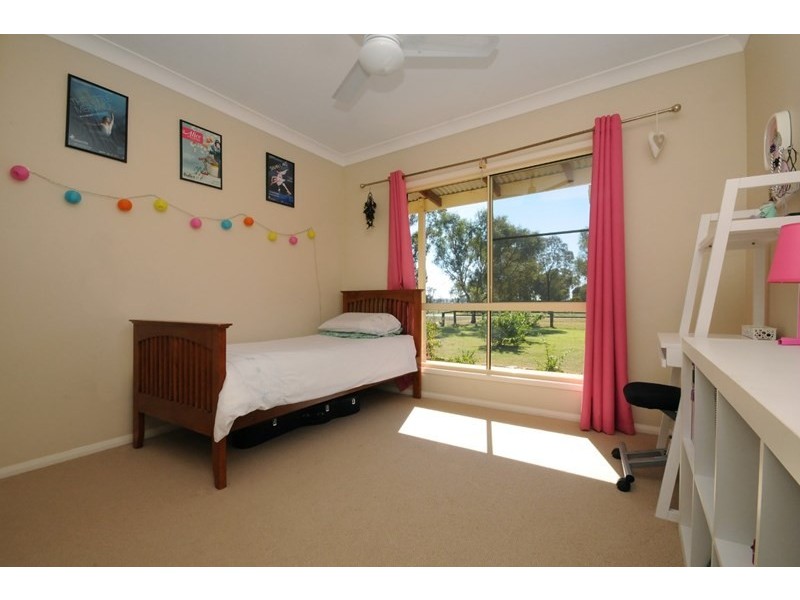 15 Racecourse Road, Oakey QLD 4401