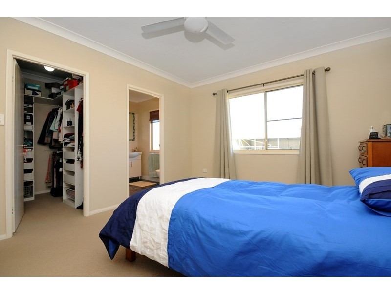 15 Racecourse Road, Oakey QLD 4401