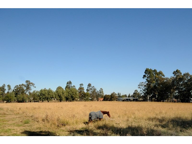 15 Racecourse Road, Oakey QLD 4401