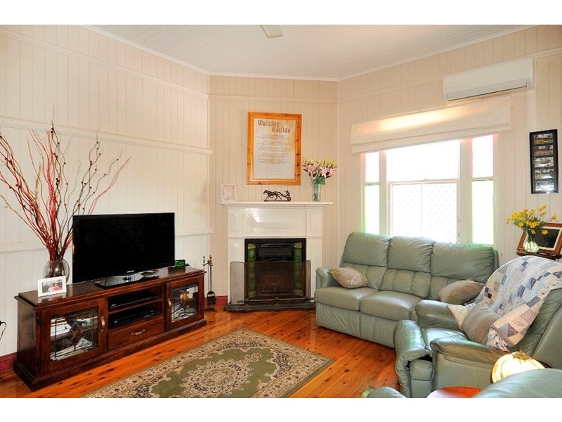 53 Jellicoe Street, Mount Lofty QLD 4350
