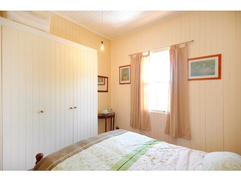 53 Jellicoe Street, Mount Lofty QLD 4350