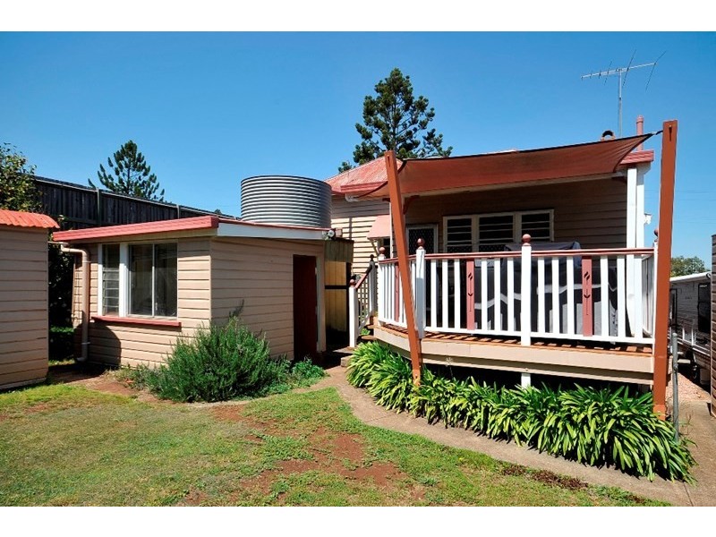 53 Jellicoe Street, Mount Lofty QLD 4350