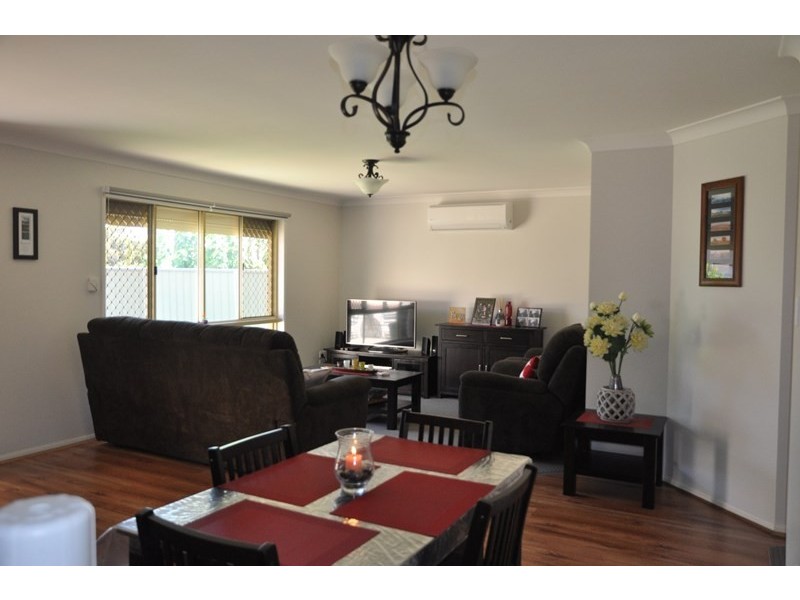 1/4a Cox Street, Wilsonton QLD 4350