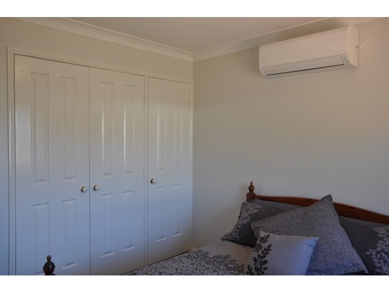 1/4a Cox Street, Wilsonton QLD 4350