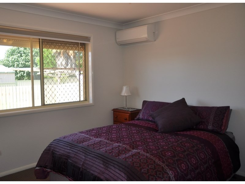 1/4a Cox Street, Wilsonton QLD 4350