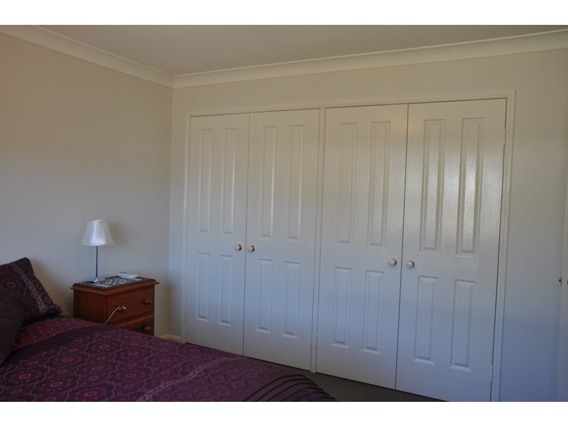 1/4a Cox Street, Wilsonton QLD 4350