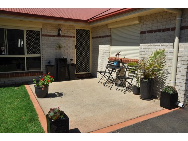 1/4a Cox Street, Wilsonton QLD 4350