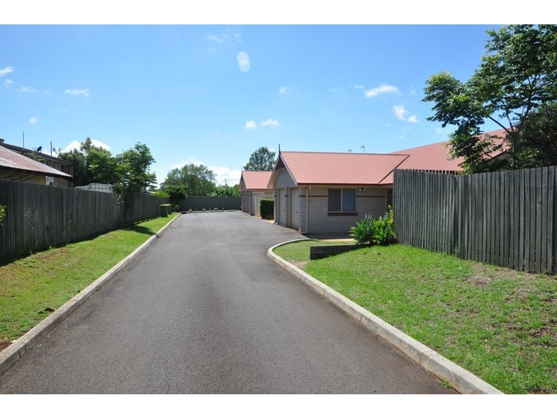 1/4a Cox Street, Wilsonton QLD 4350