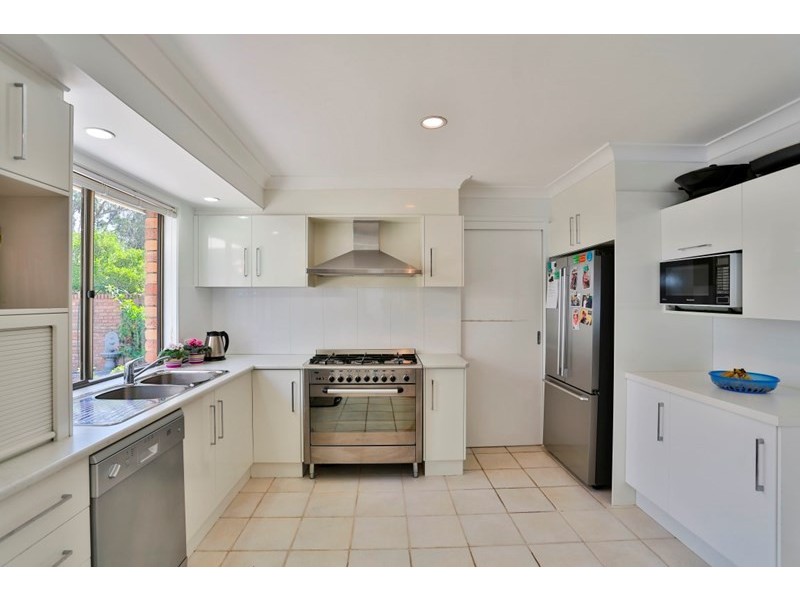 8 Dippel Street, Middle Ridge QLD 4350