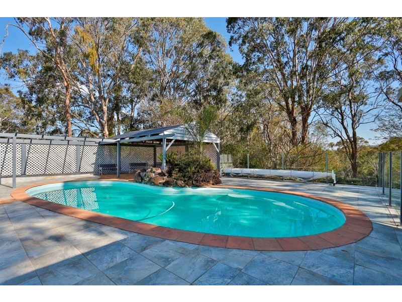 8 Dippel Street, Middle Ridge QLD 4350