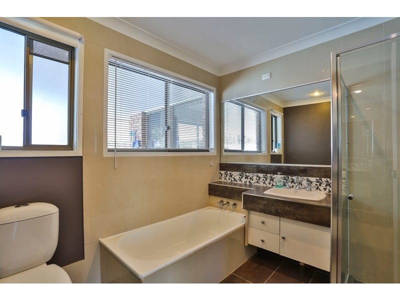 8 Dippel Street, Middle Ridge QLD 4350