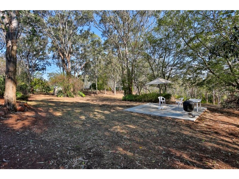 8 Dippel Street, Middle Ridge QLD 4350