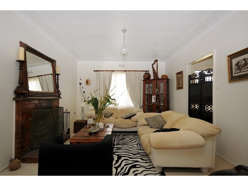 5 Hursley Road, Newtown QLD 4350