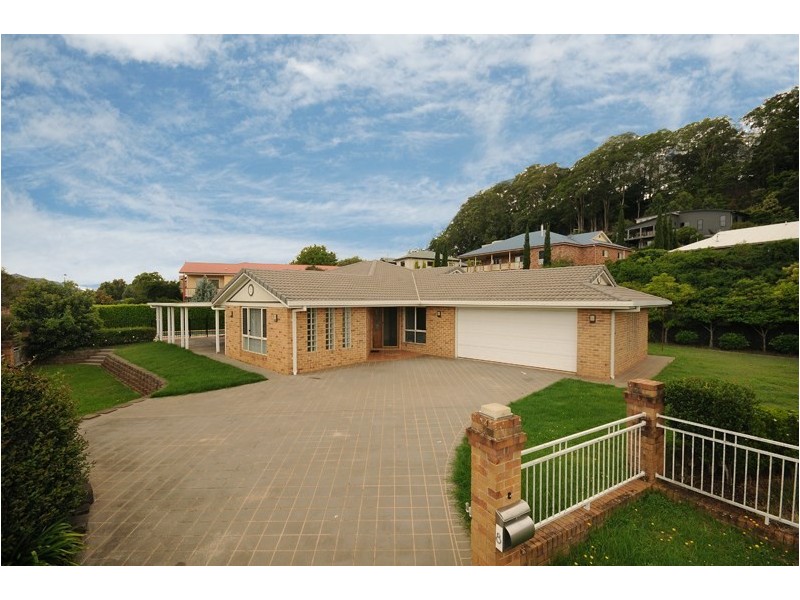 8 Grasmere Court, Mount Lofty QLD 4350
