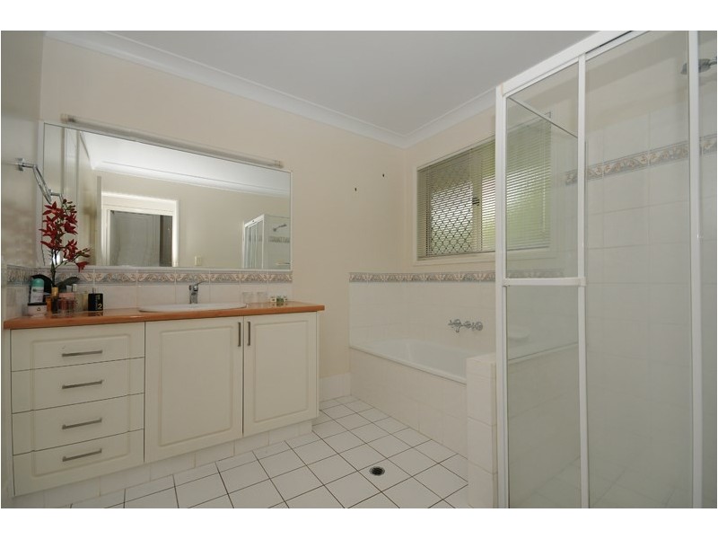 8 Grasmere Court, Mount Lofty QLD 4350
