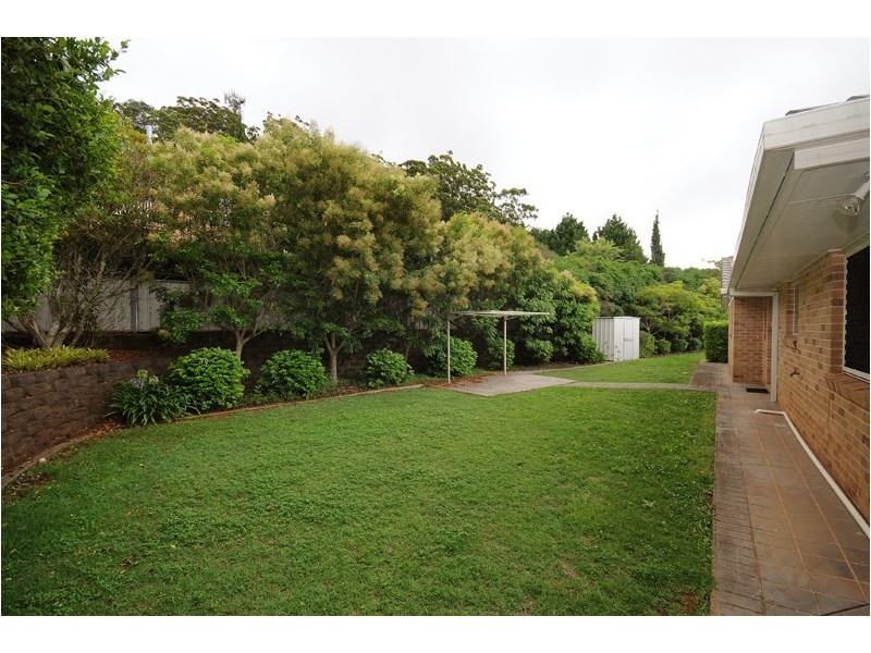 8 Grasmere Court, Mount Lofty QLD 4350