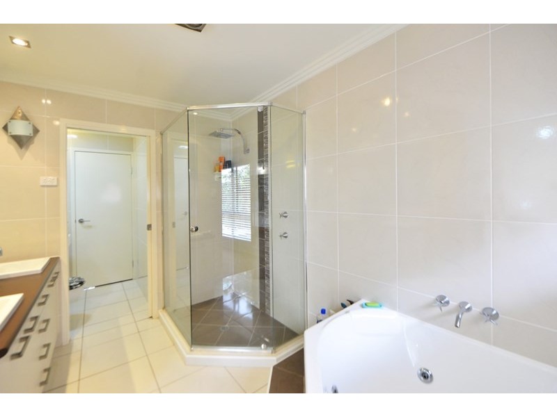 32 Saba Court, Middle Ridge QLD 4350