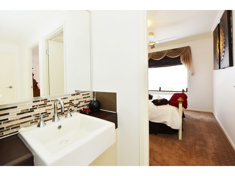 32 Saba Court, Middle Ridge QLD 4350