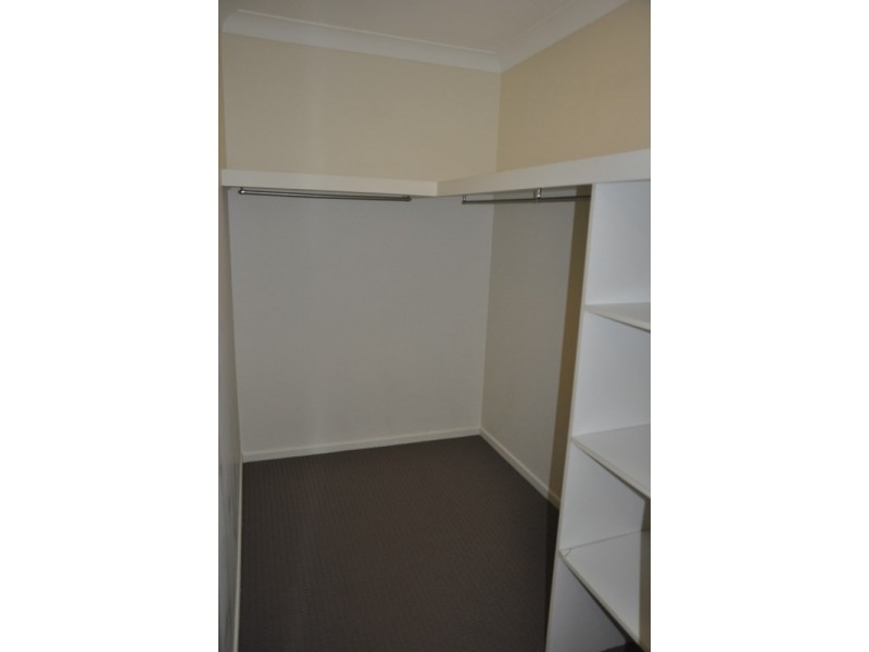 2 Deller Court, Middle Ridge QLD 4350
