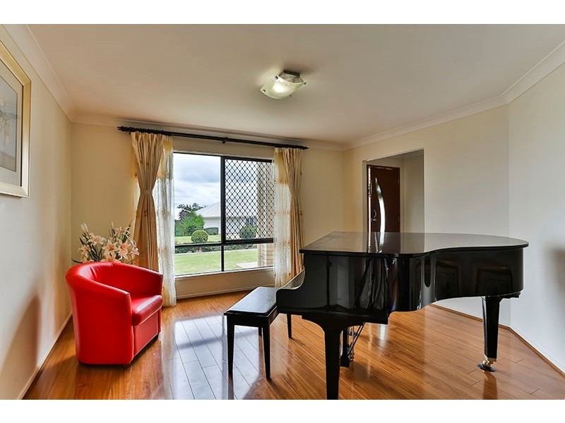 8 Saba Court, Middle Ridge QLD 4350