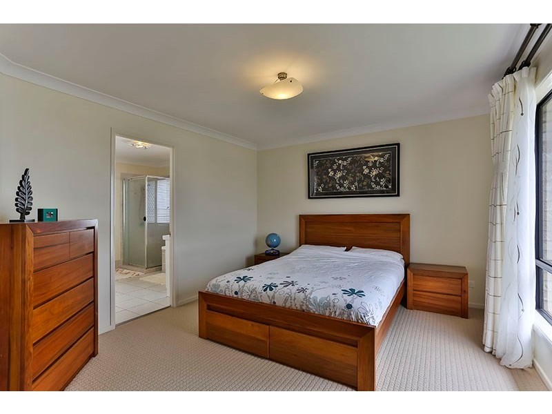8 Saba Court, Middle Ridge QLD 4350