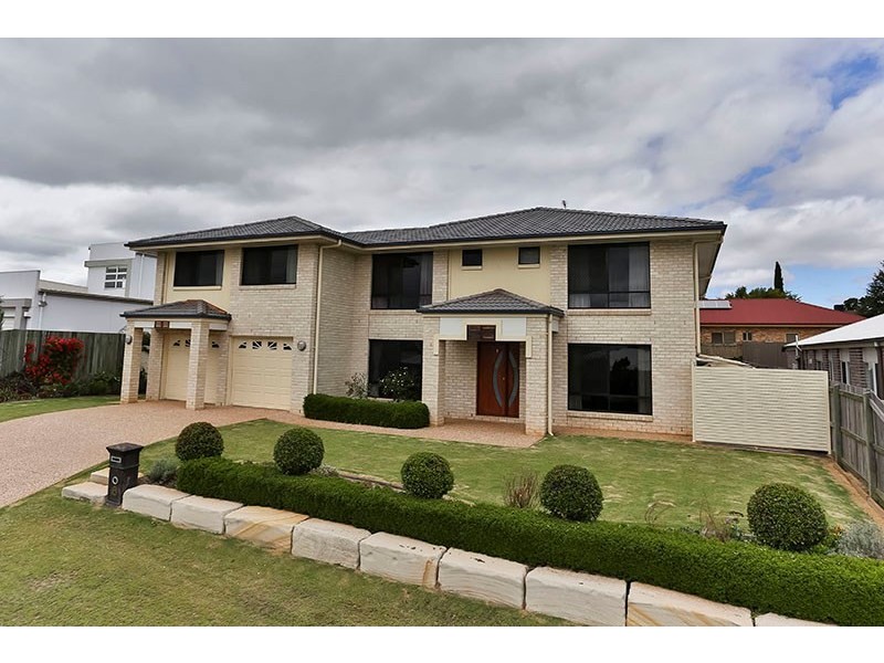 8 Saba Court, Middle Ridge QLD 4350