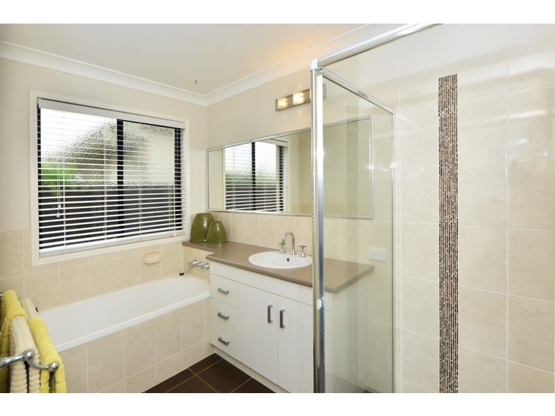 6 Beardsworth Court, Middle Ridge QLD 4350