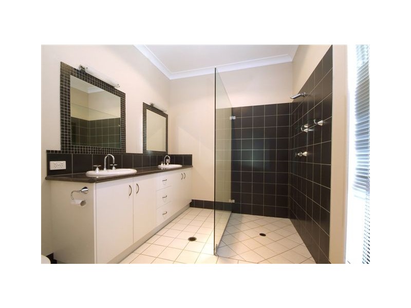 34 Fadden Crescent, Middle Ridge QLD 4350