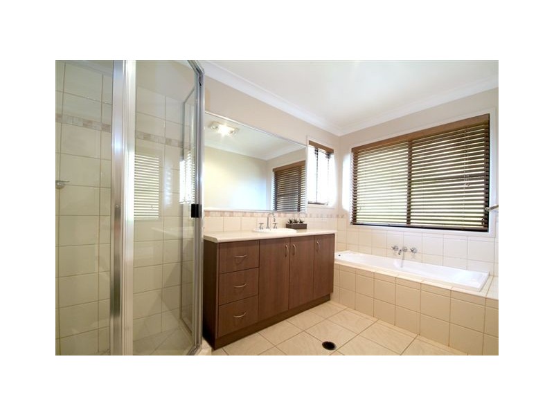 34 Fadden Crescent, Middle Ridge QLD 4350