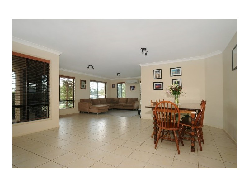 6 Kurrajong Court, Meringandan West QLD 4352