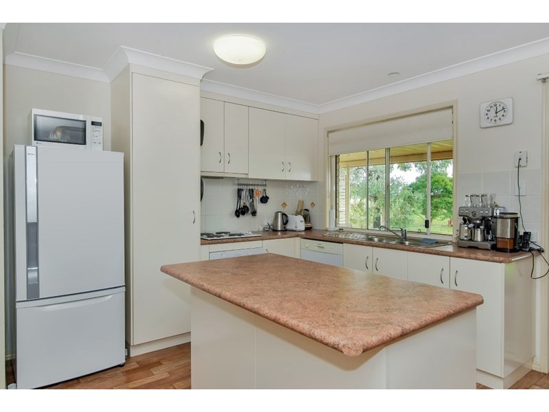 10 Sinclair Street, Wyreema QLD 4352