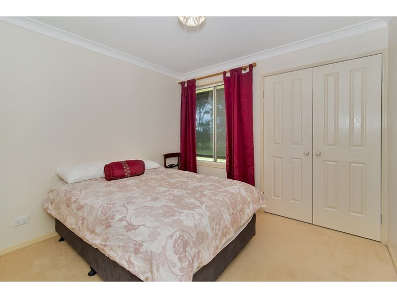 10 Sinclair Street, Wyreema QLD 4352