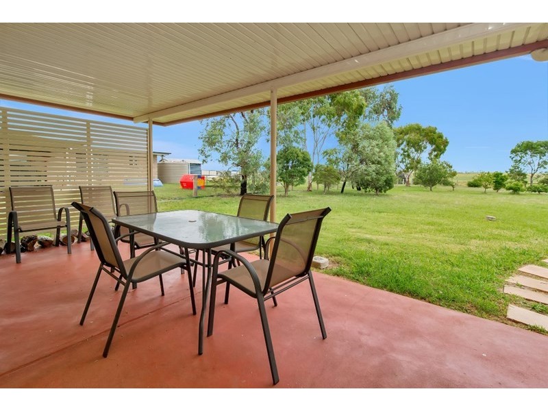 10 Sinclair Street, Wyreema QLD 4352