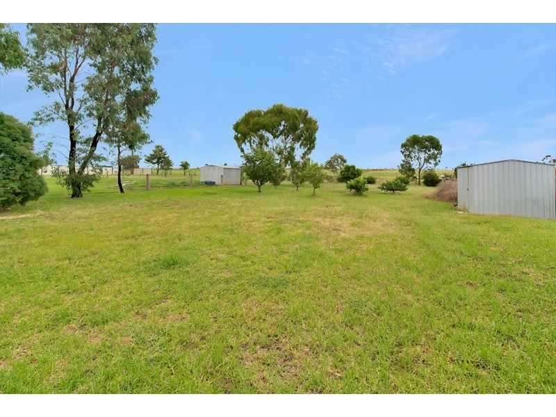 10 Sinclair Street, Wyreema QLD 4352