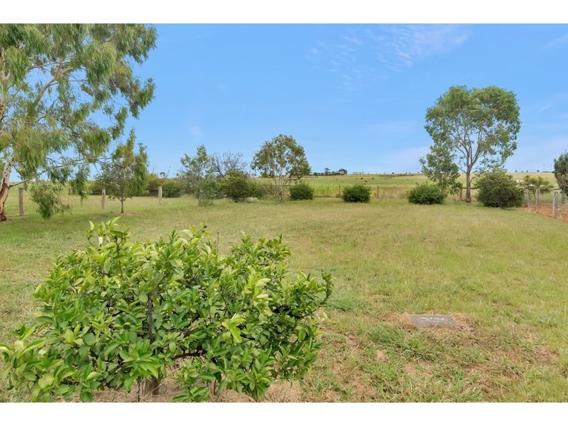 10 Sinclair Street, Wyreema QLD 4352