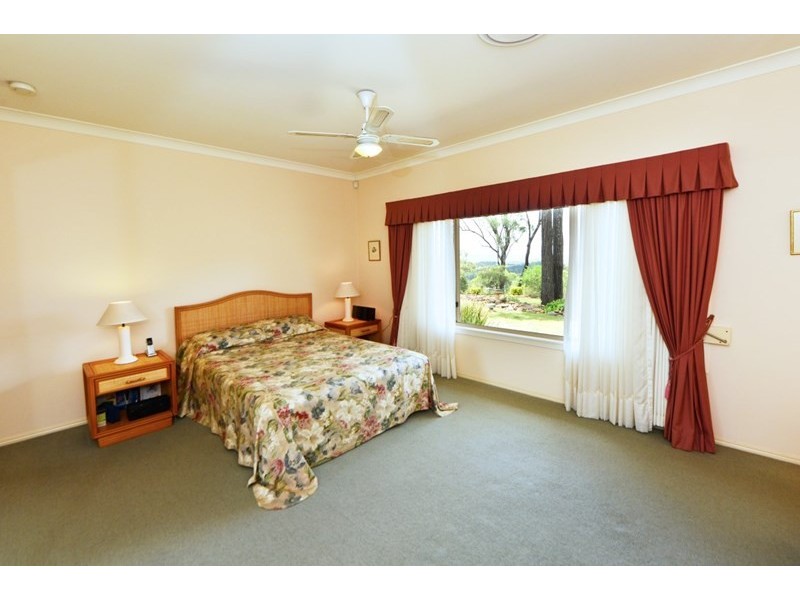 25 Gordon Crescent, Withcott QLD 4352