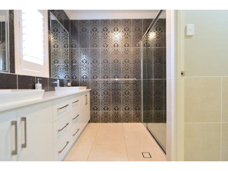 24 Tarlington Street, Middle Ridge QLD 4350