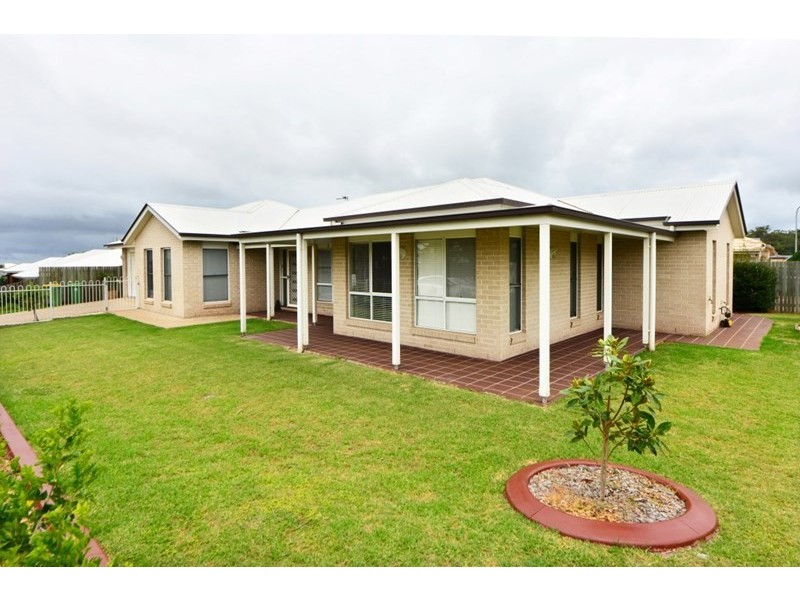 326 Ramsay Street, Middle Ridge QLD 4350