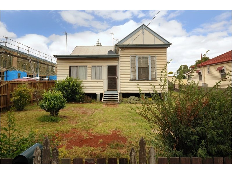 242 Bridge Street, Newtown QLD 4350