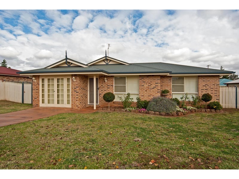 40 Gainsborough Drive, Glenvale QLD 4350