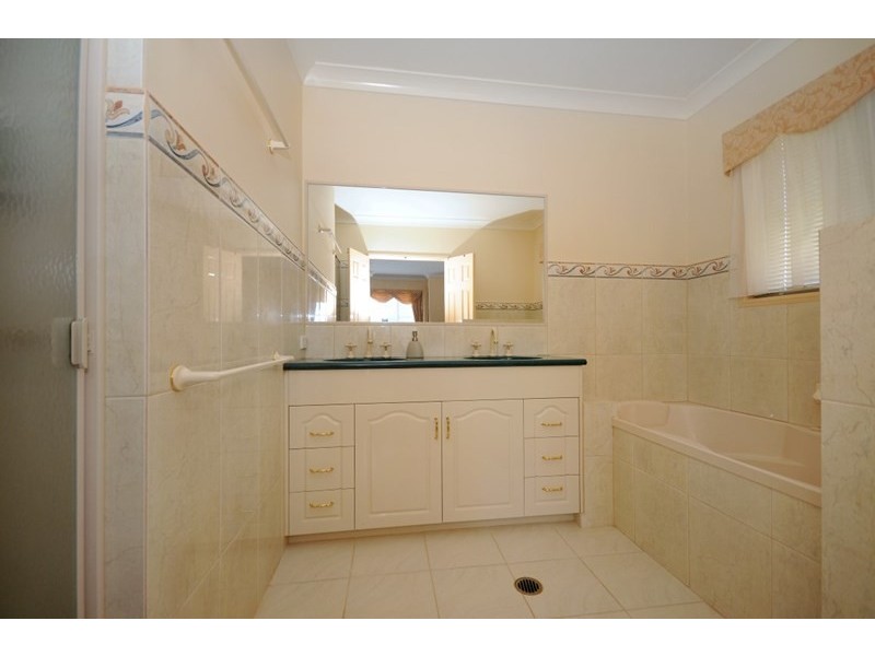 7 St Andrews Court, Middle Ridge QLD 4350