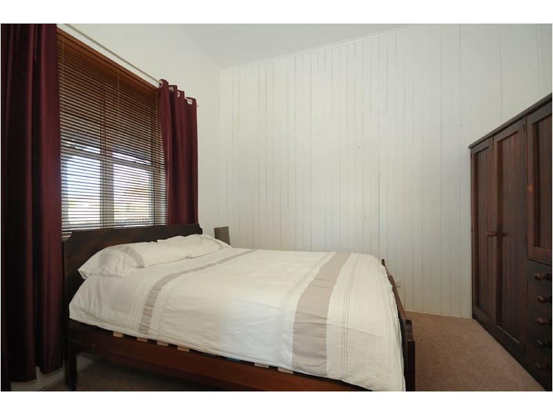 99 Holberton Street, Newtown QLD 4350