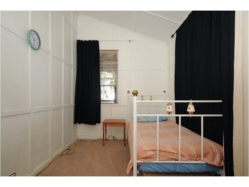 99 Holberton Street, Newtown QLD 4350