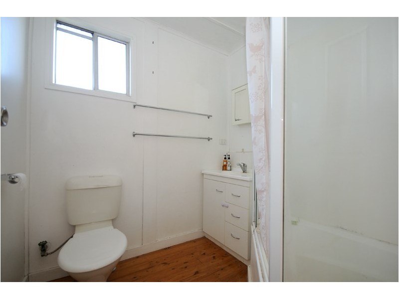 99 Holberton Street, Newtown QLD 4350