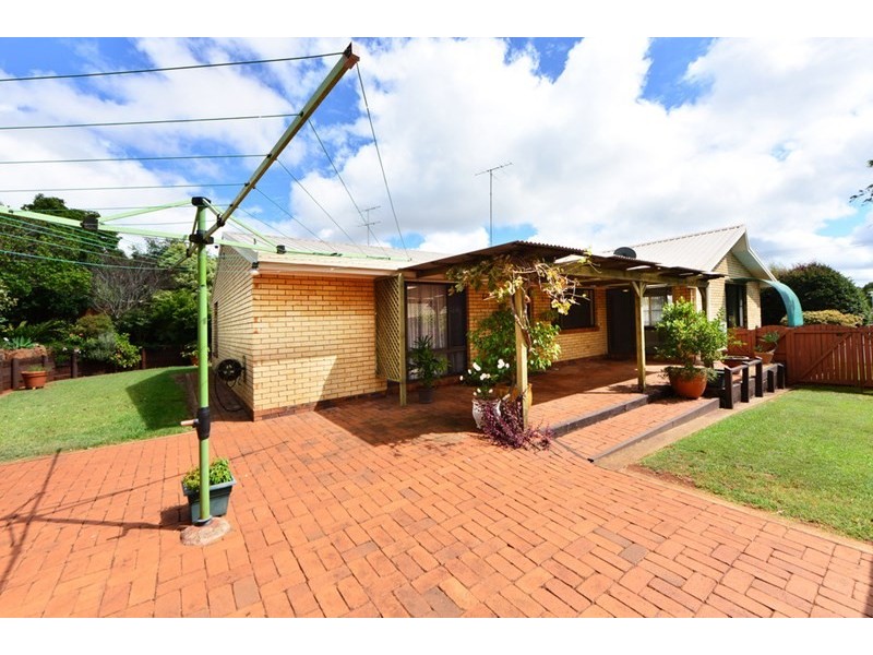4 Cossart Street, Centenary Heights QLD 4350