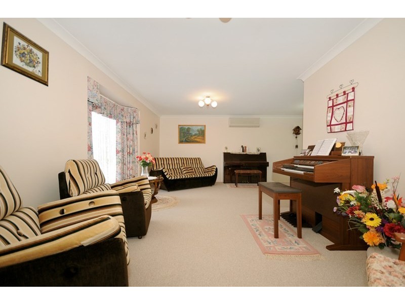 4 Caribou Court, Wilsonton QLD 4350