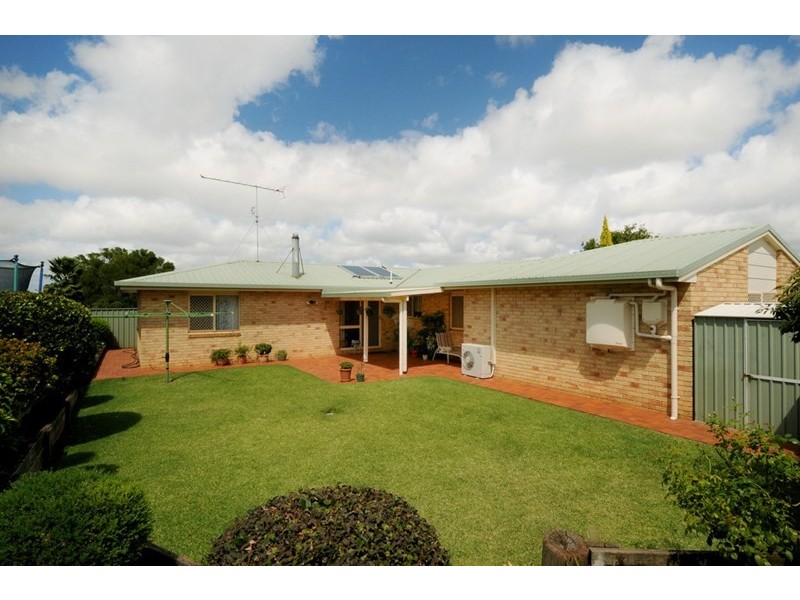 4 Caribou Court, Wilsonton QLD 4350