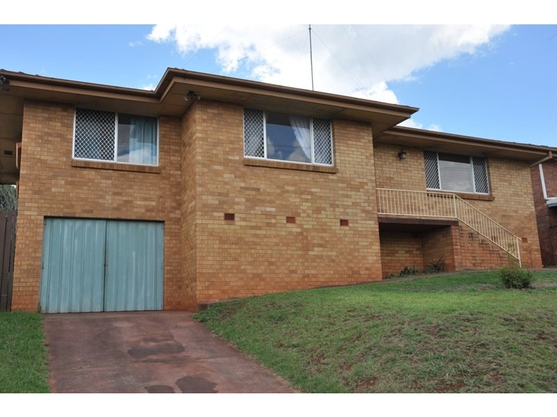 9 Wellsley Street, North Toowoomba QLD 4350