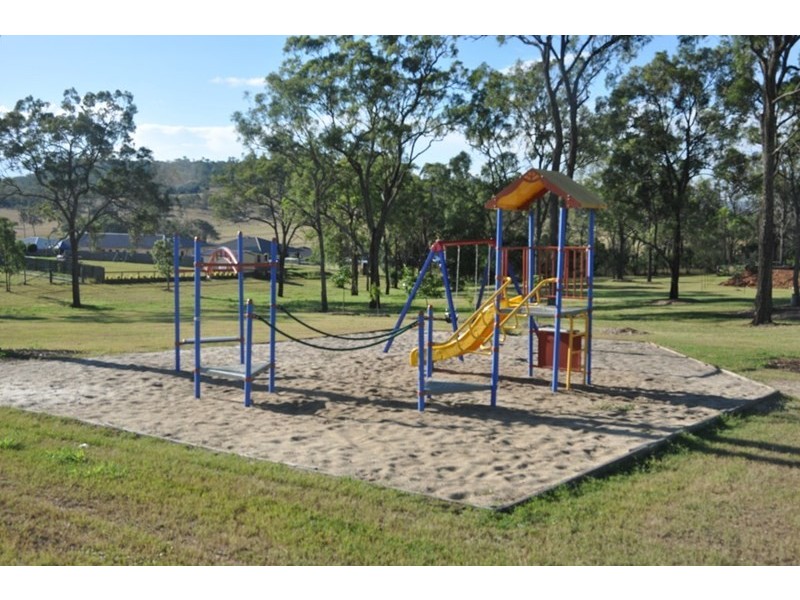 14 Rosella Gardens Drive, Meringandan West QLD 4352